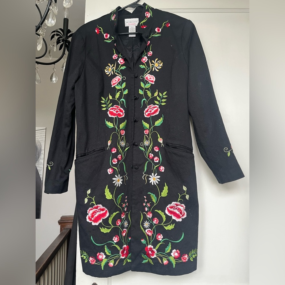 🌸Vintage embroidered Victor Costa coat